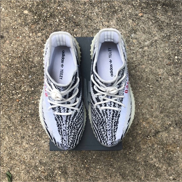 Yeezy 350 v2 “zebra” - Picture 3 of 8